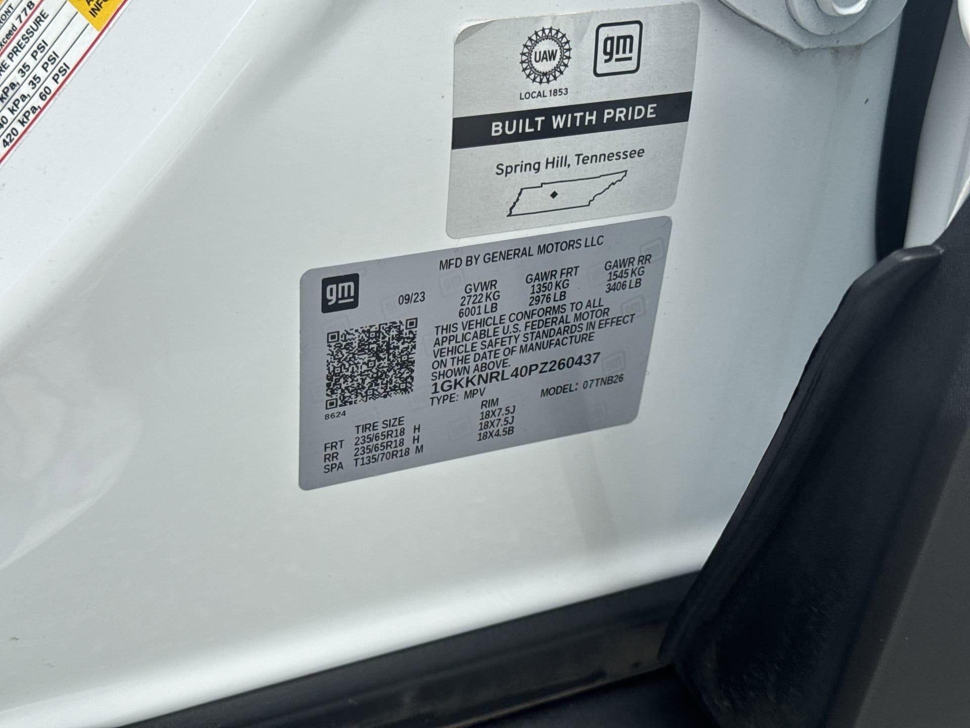 2023 GMC Acadia SLE photo 3