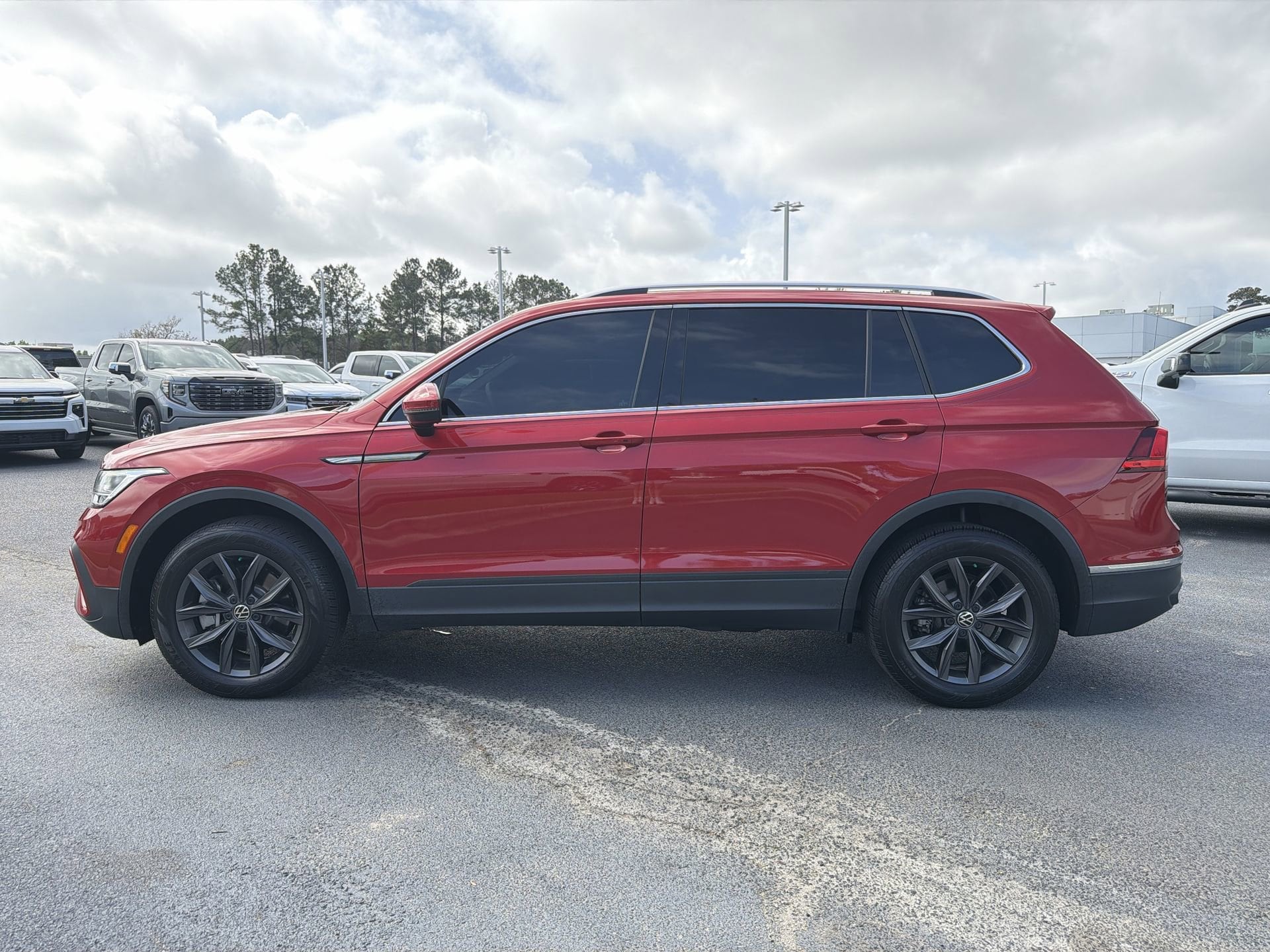 2024 Volkswagen Tiguan SE photo 5