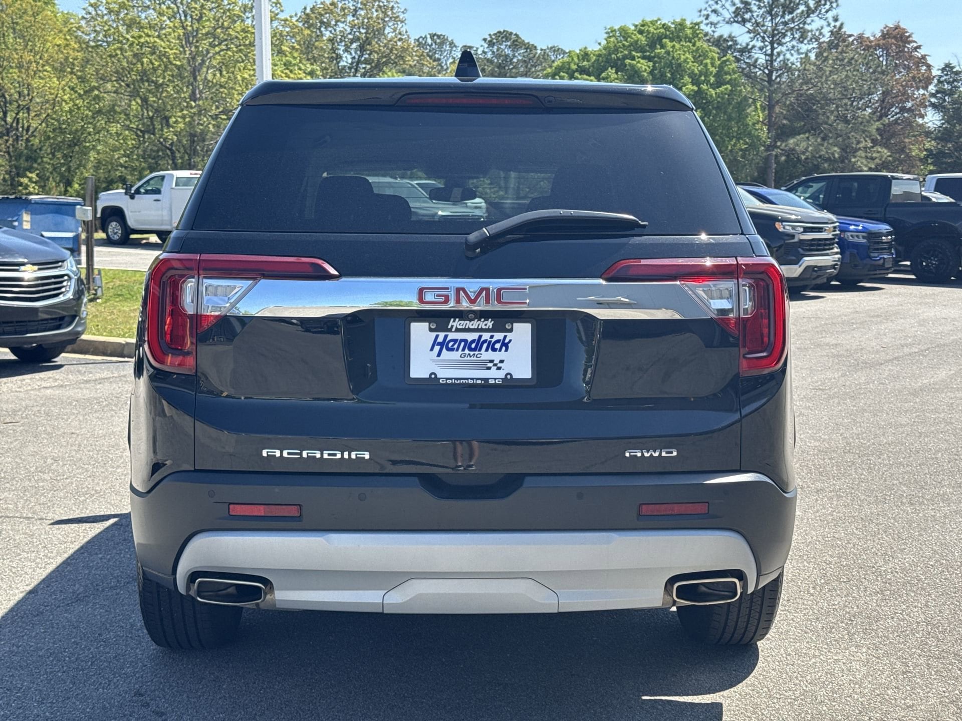 2023 GMC Acadia SLE photo 3