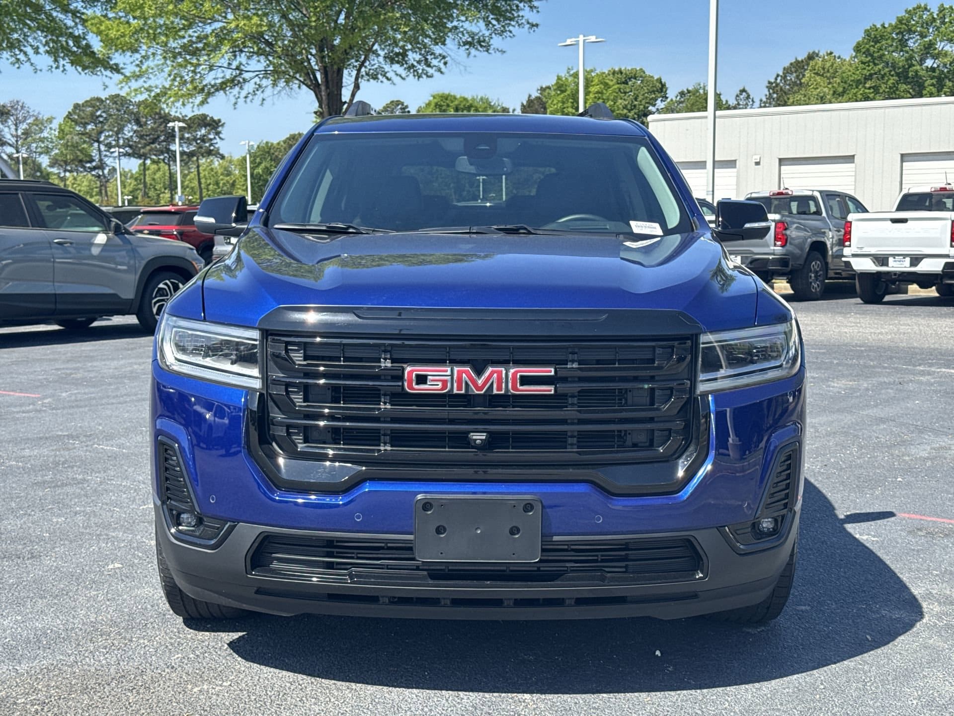 2023 GMC Acadia SLT photo 2