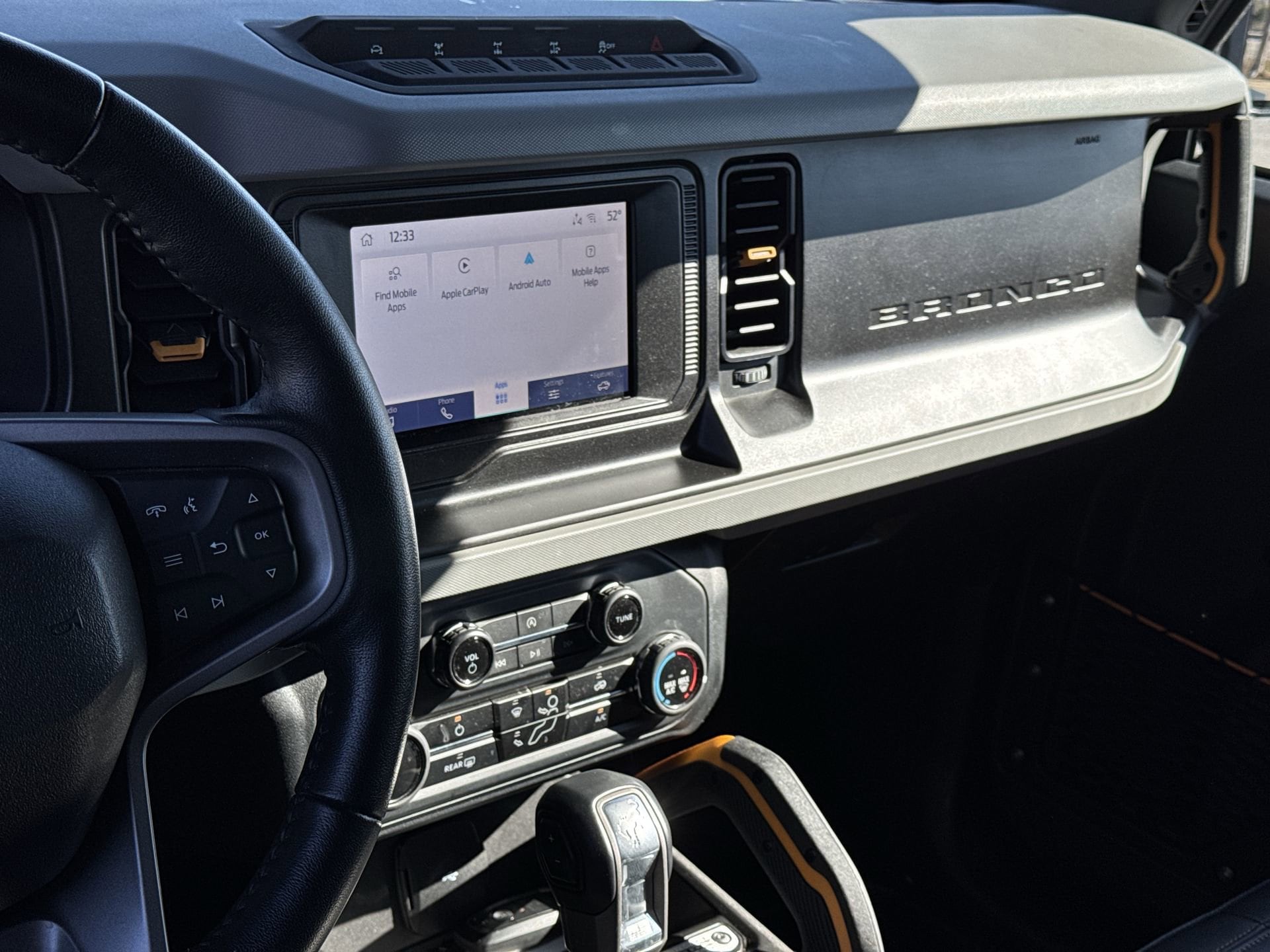 2023 Ford Bronco Badlands photo 2