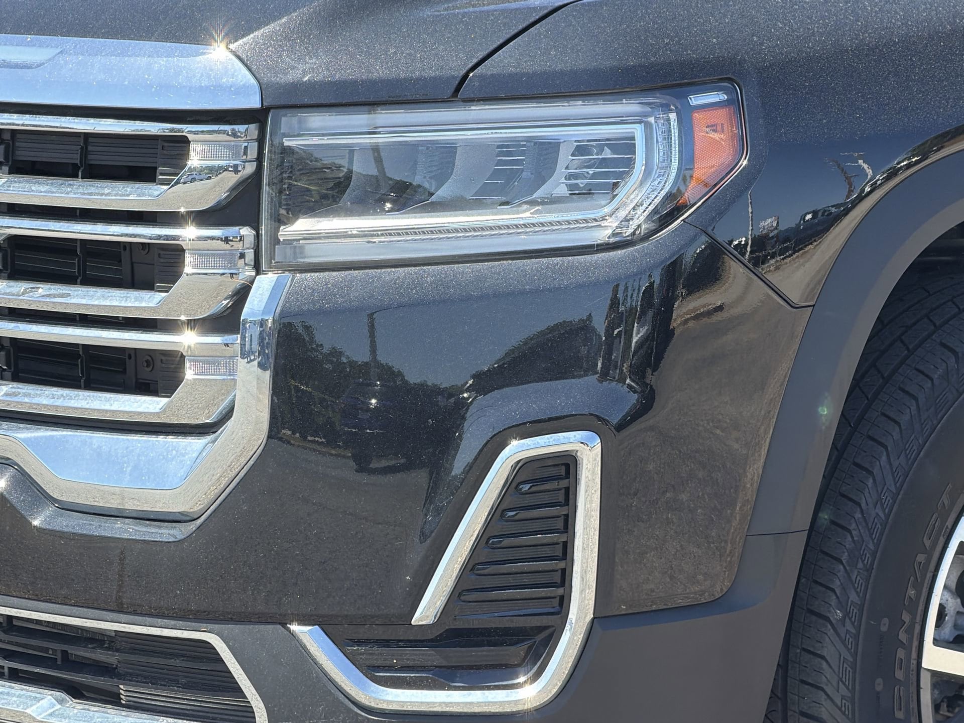 2023 GMC Acadia SLE photo 4