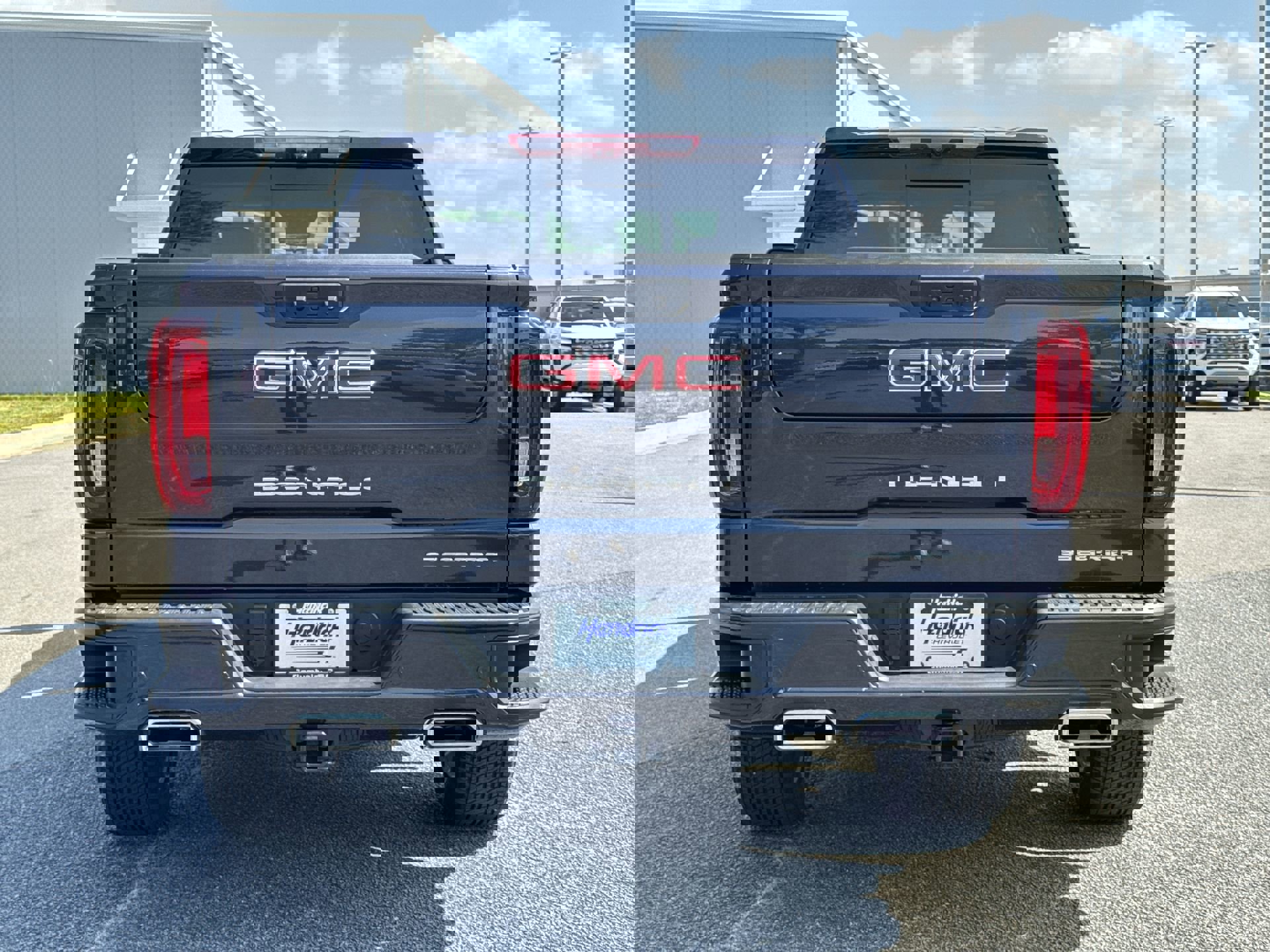 2025 GMC Sierra 1500 Denali photo 3