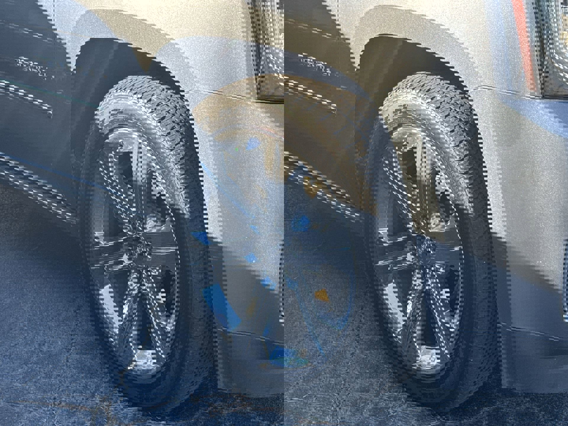 2019 Gmc Yukon XL Denali photo 2