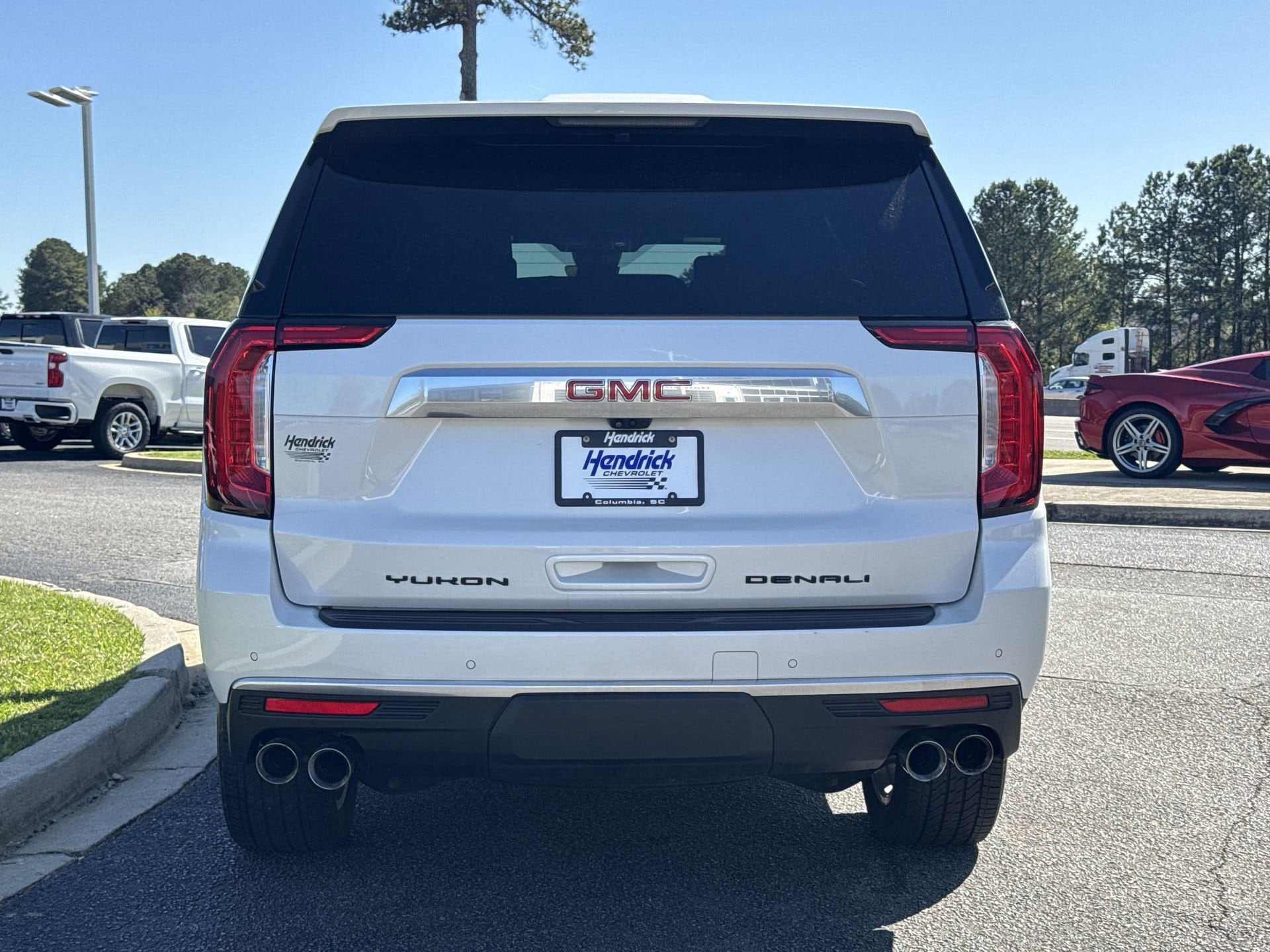 2023 GMC Yukon Denali photo 3