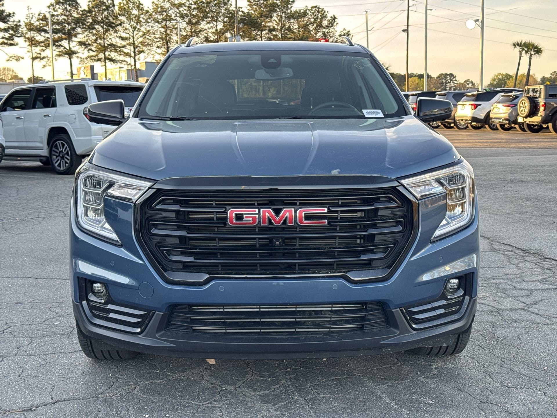 2024 GMC Terrain SLT photo 3