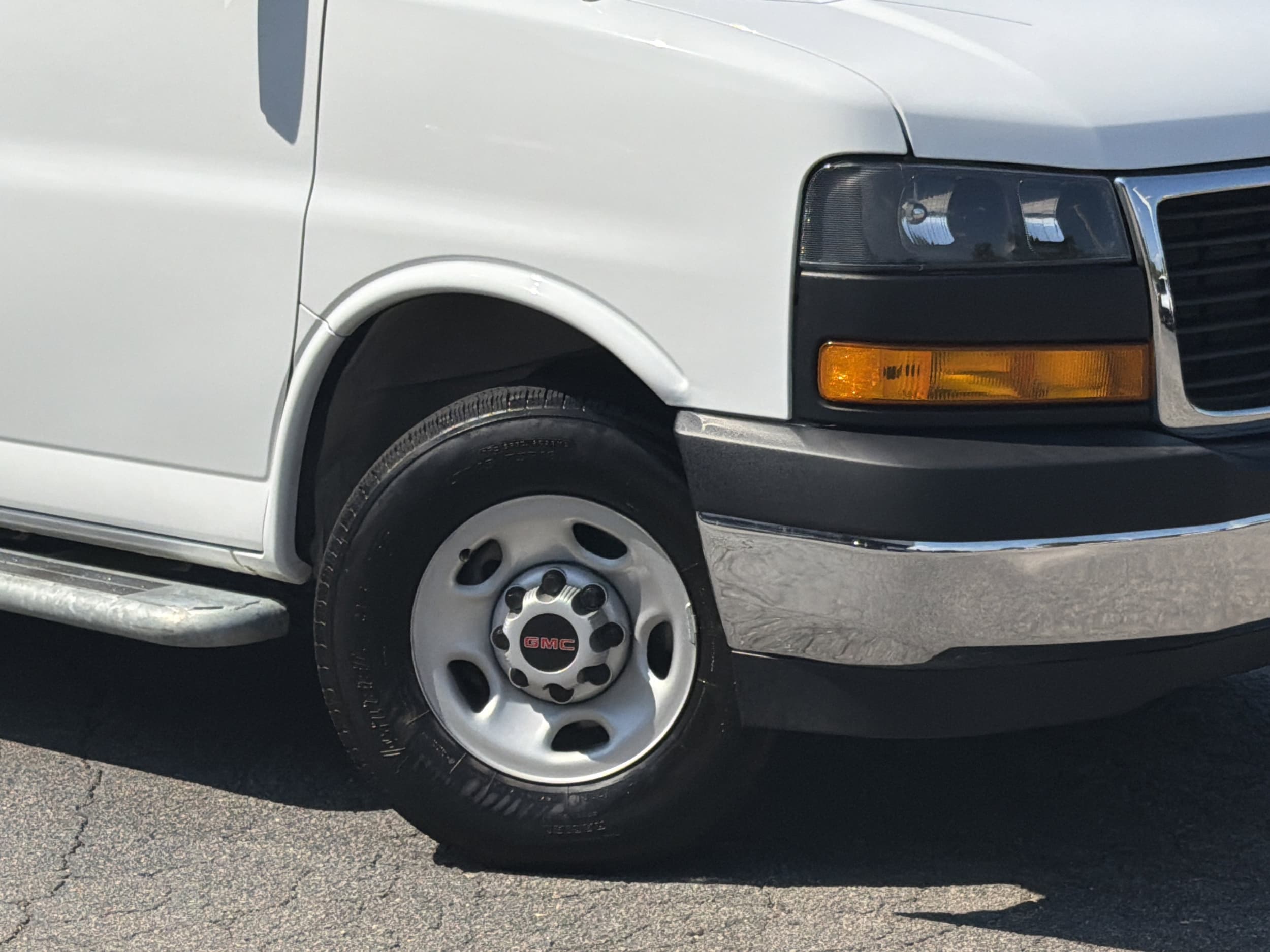 2024 GMC Savana Cargo Van photo 3