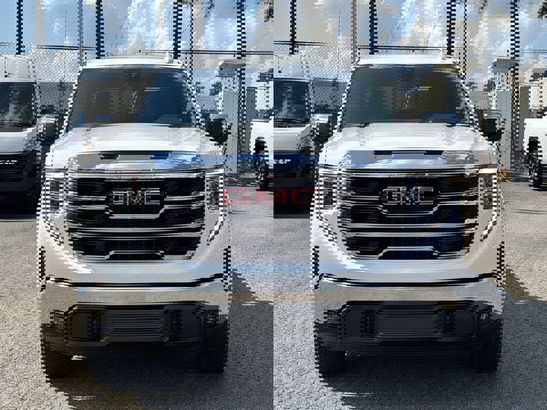 2025 Gmc Sierra 1500 SLT photo 2
