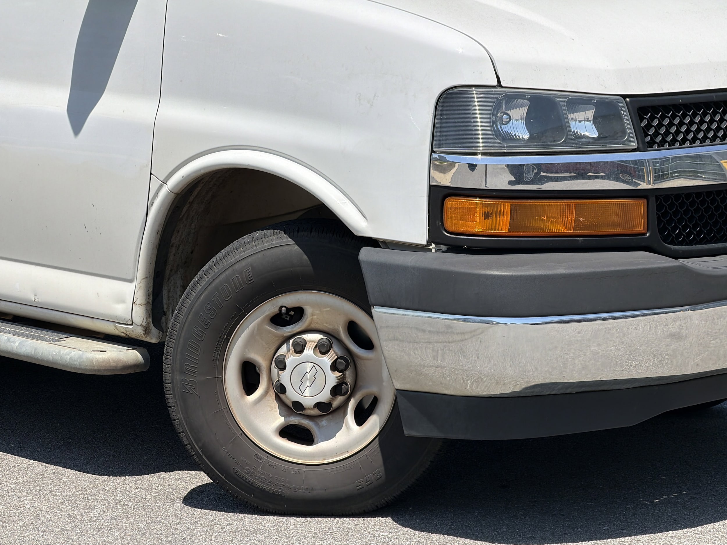 2019 Chevrolet Express Cargo Van photo 3