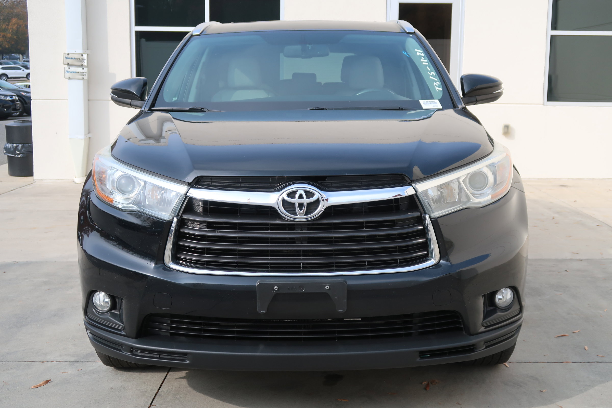 2015 Toyota Highlander Base Hybrid photo 2