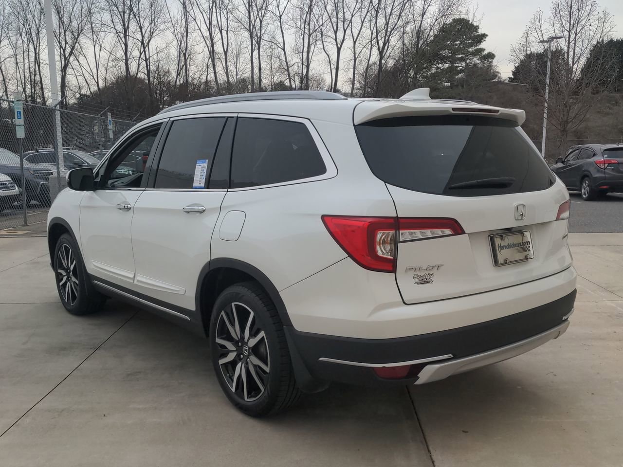 2022 Honda Pilot Touring 7-Passenger photo 3