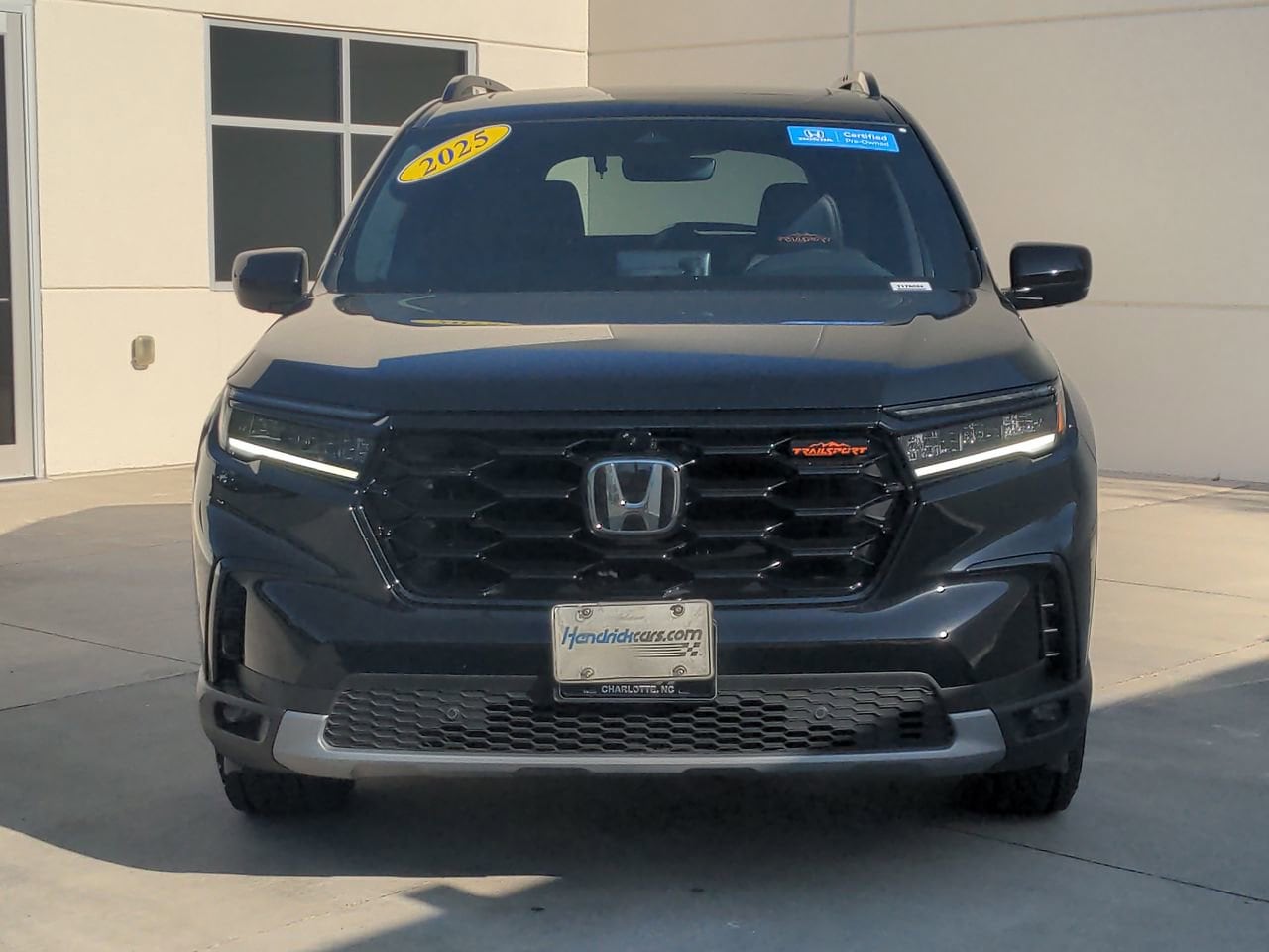 2025 Honda Pilot TrailSport photo 2