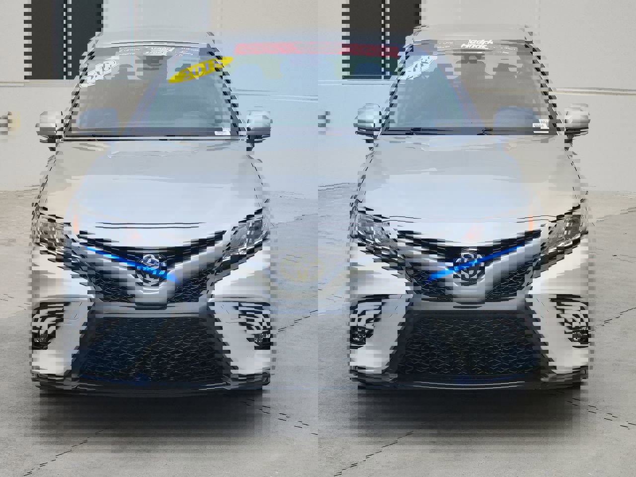2018 Toyota Camry SE photo 2