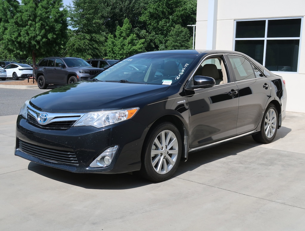 Used 2012 Toyota Camry Hybrid XLE Sedan
