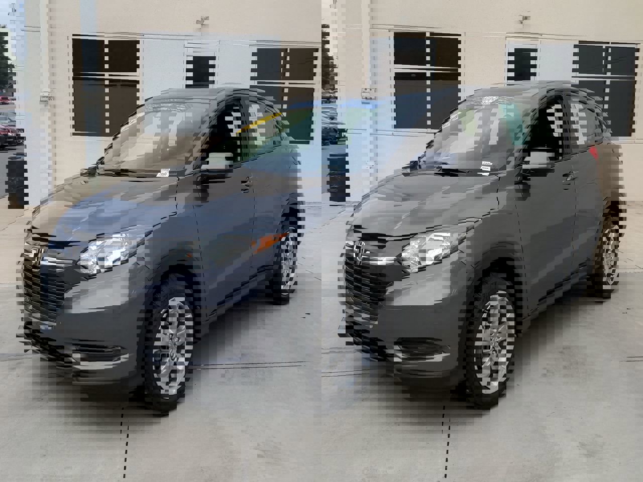 2016 Honda HR-V LX photo 2