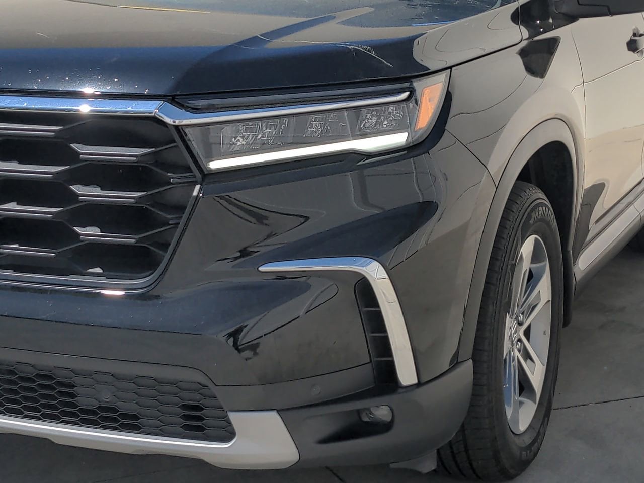 2024 Honda Pilot EX-L 8 Passenger photo 5