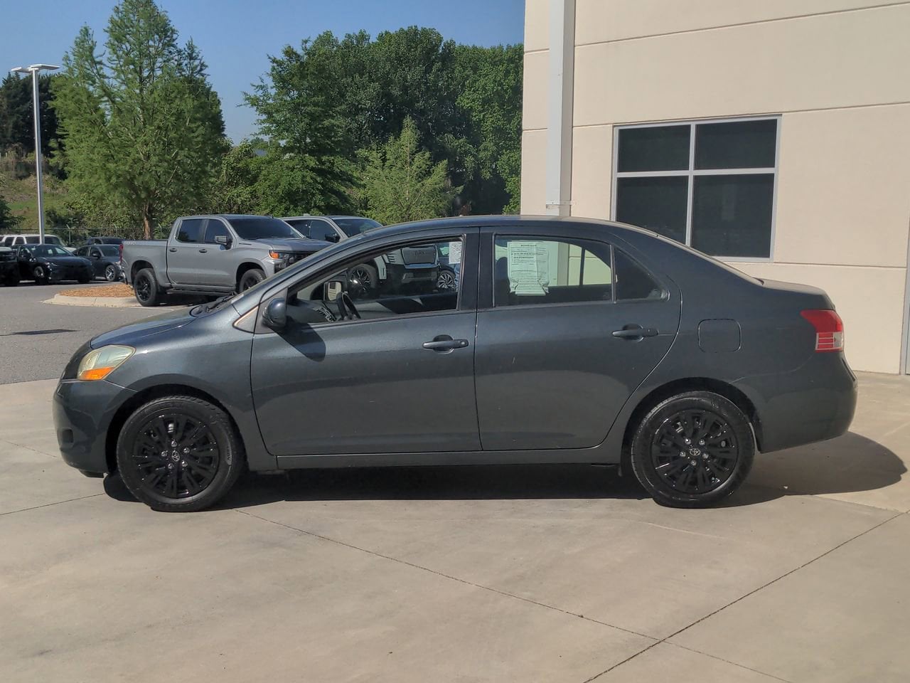 2010 Toyota Yaris photo 6