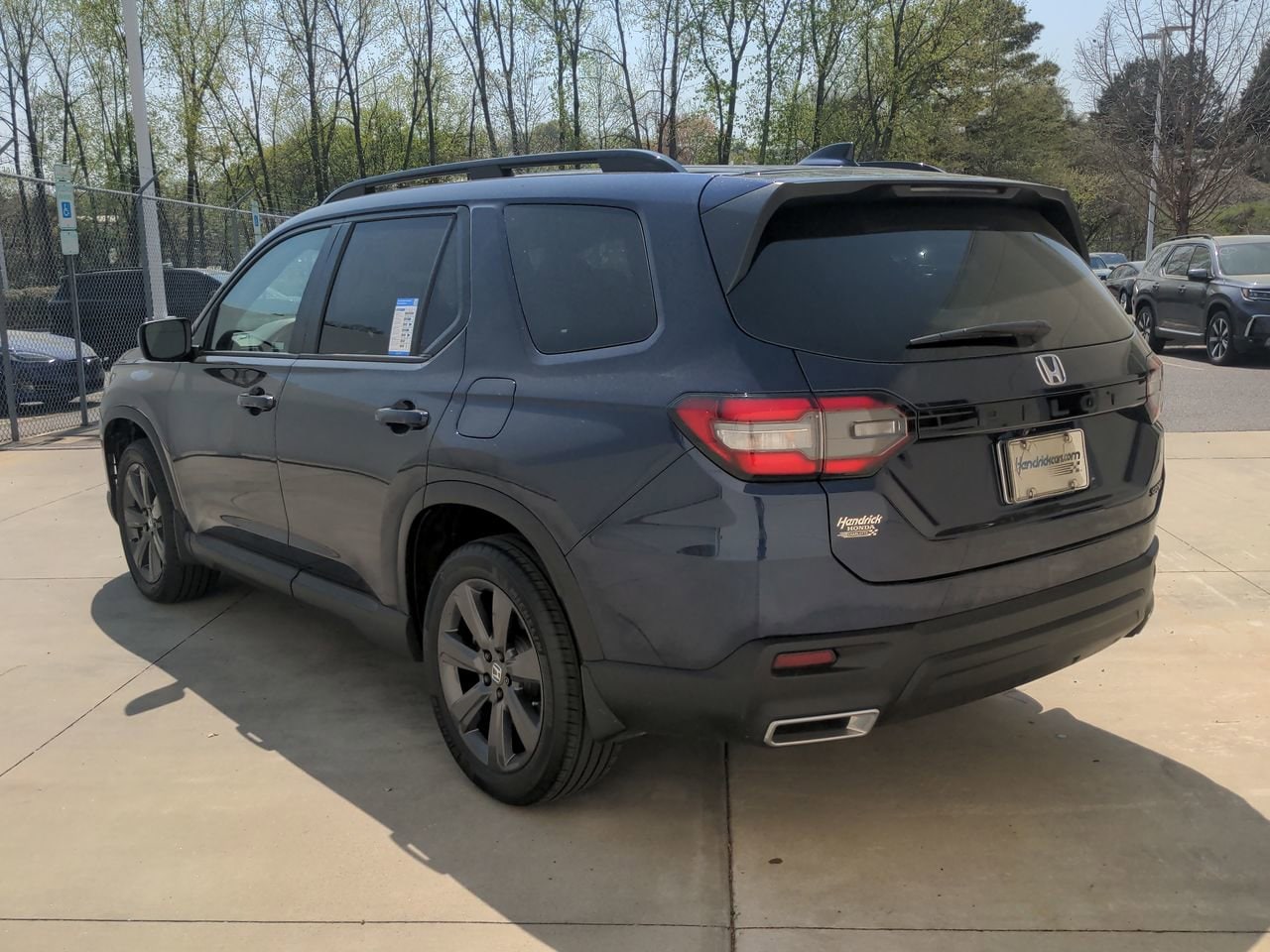 2025 Honda Pilot Sport photo 3