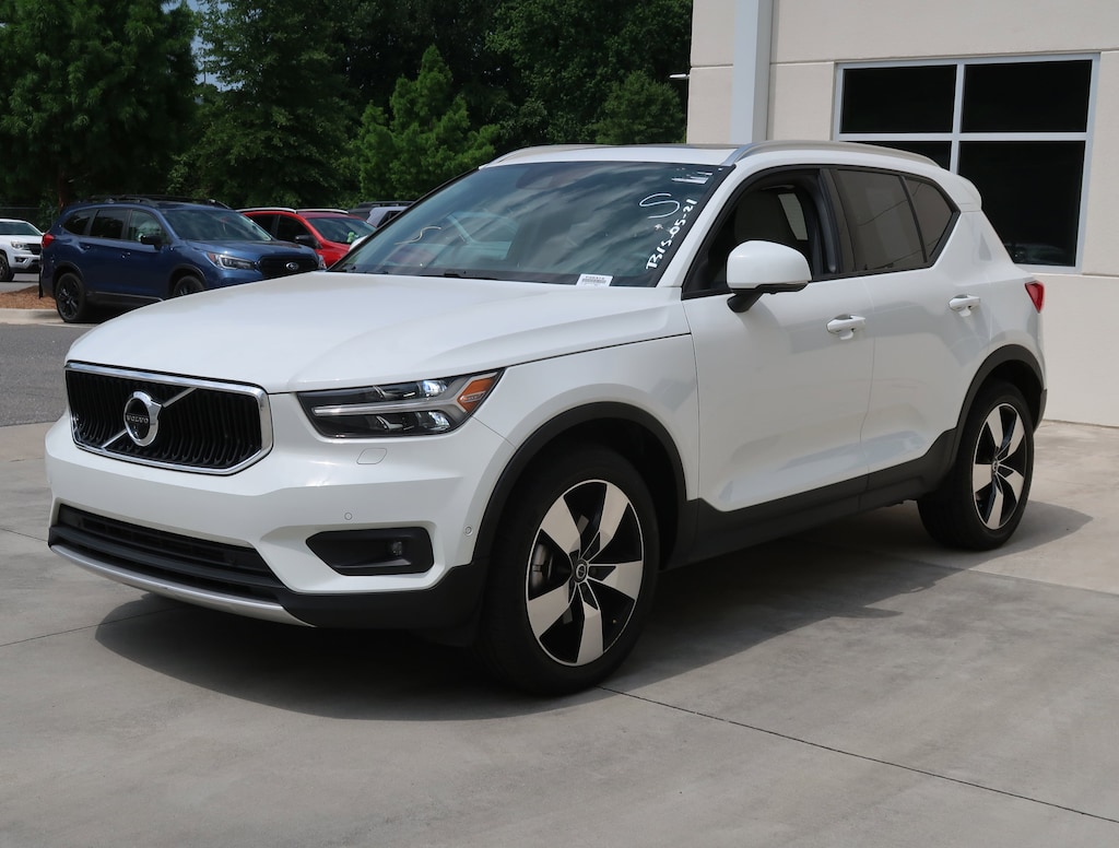 Used 2019 Volvo XC40 Momentum SUV