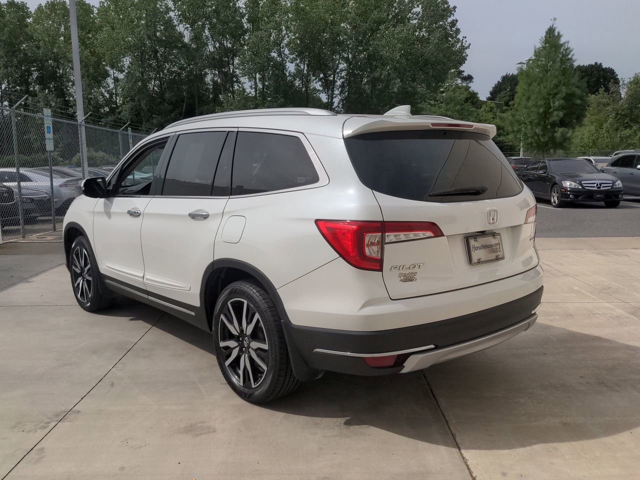 2021 Honda Pilot Touring 7-Passenger photo 3