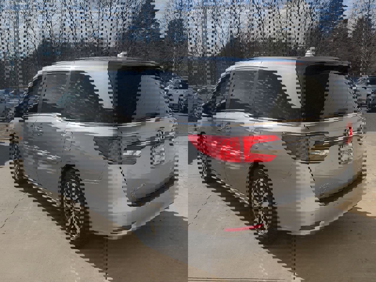 2023 Honda Odyssey Touring photo 3