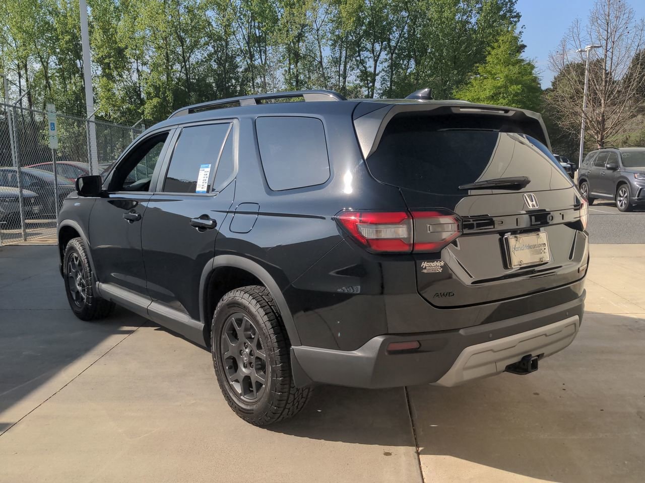 2025 Honda Pilot TrailSport photo 3