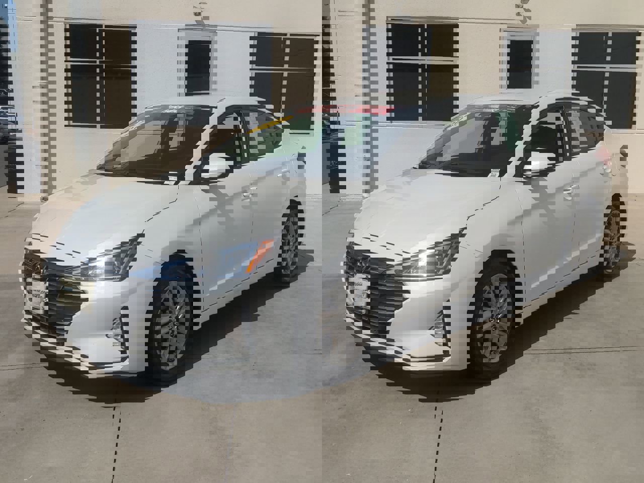2019 Hyundai Elantra SEL photo 2