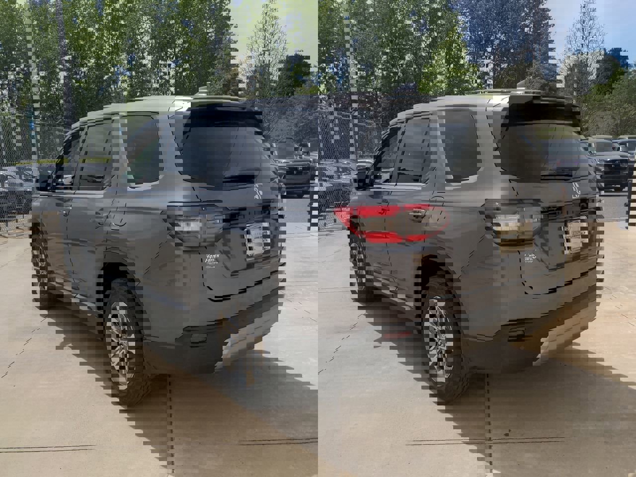 2024 Honda Pilot EX-L 8 Passenger photo 3