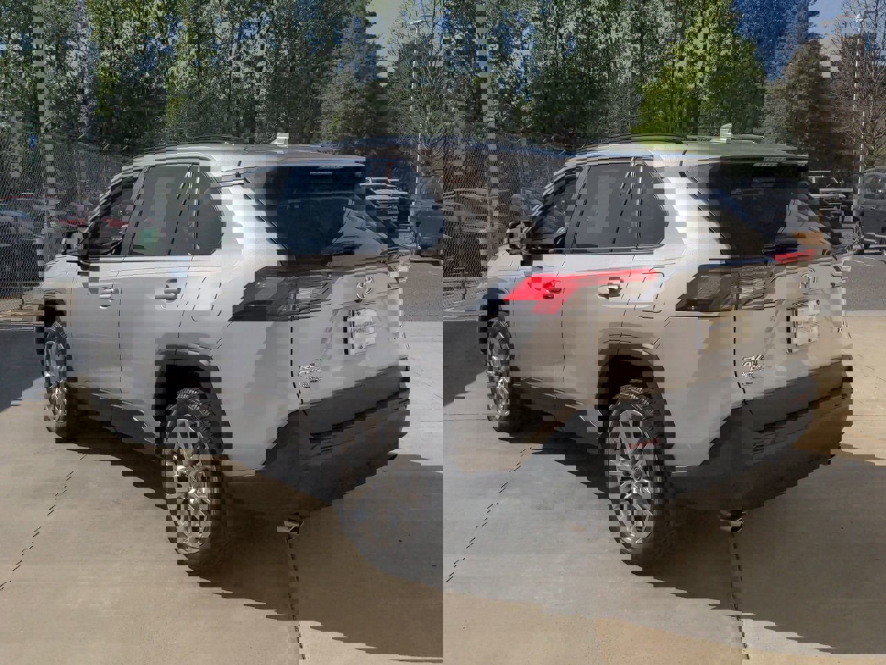 2024 Toyota RAV4 XLE Premium photo 6