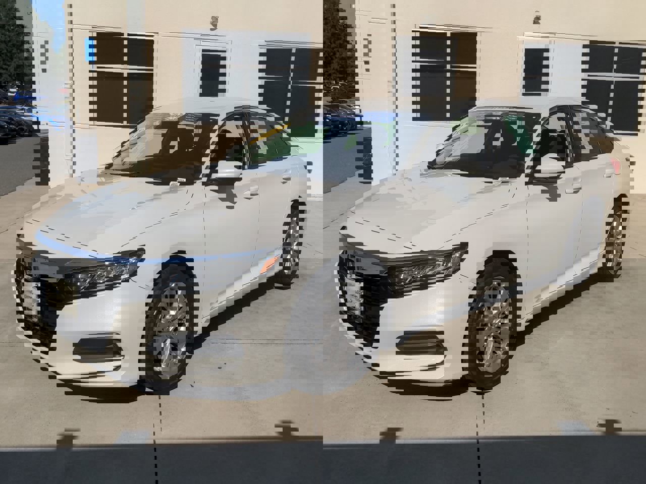 2018 Honda Accord LX 1.5T photo 3