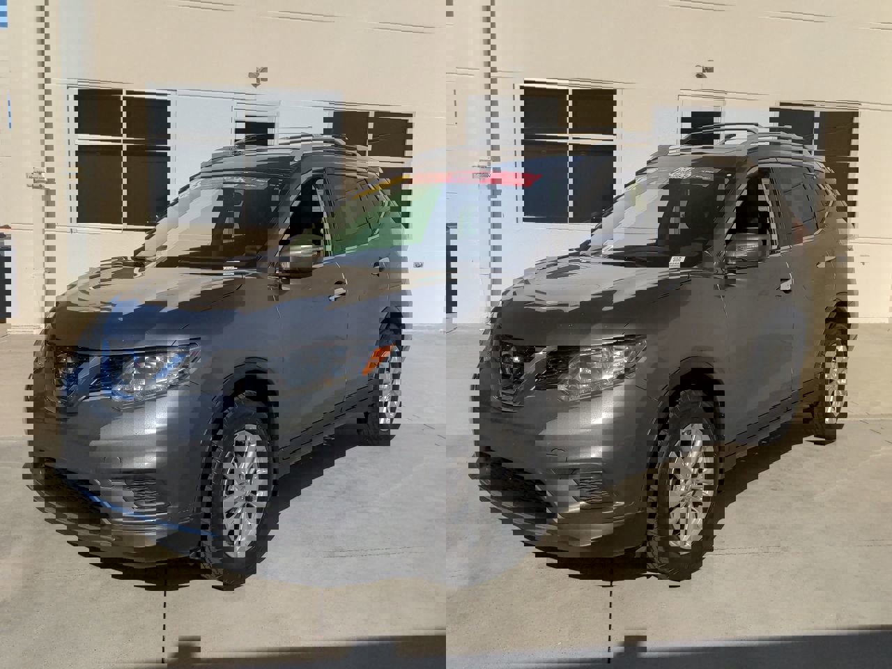 2015 Nissan Rogue SV photo 3