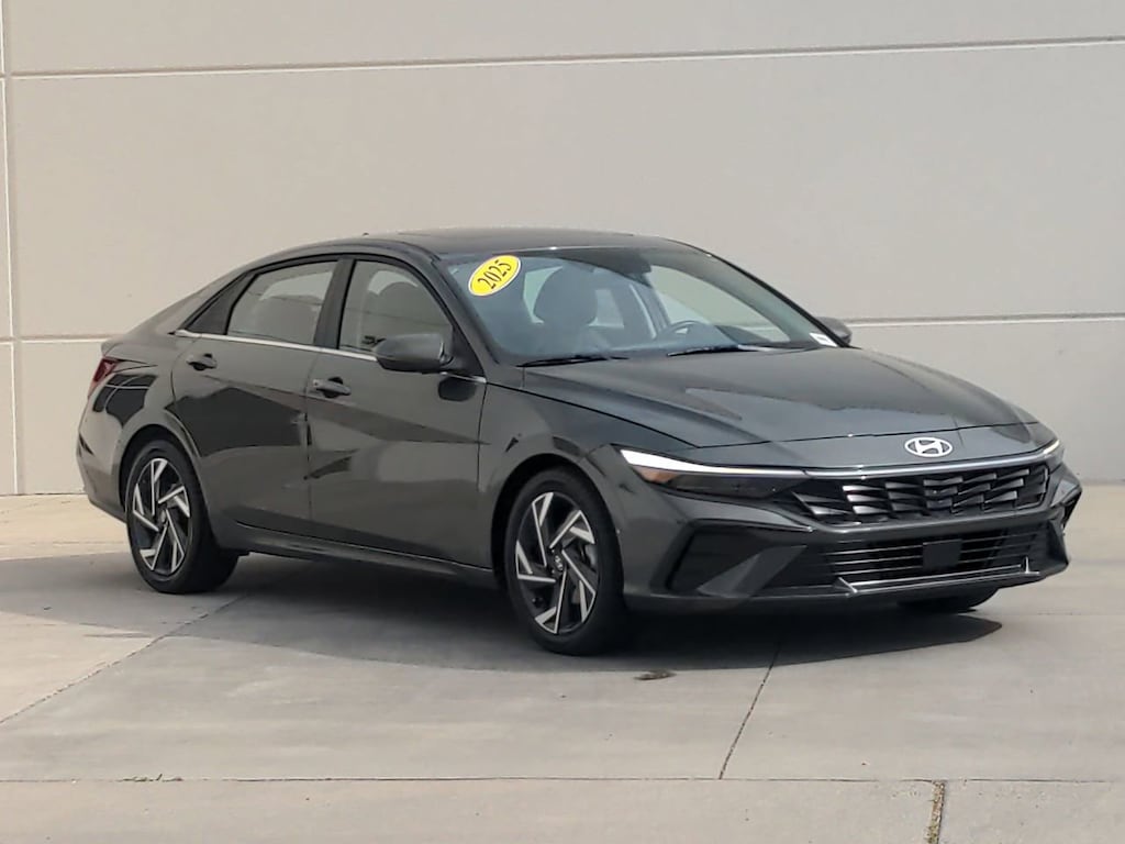 Used 2025 Hyundai Elantra Limited Sedan