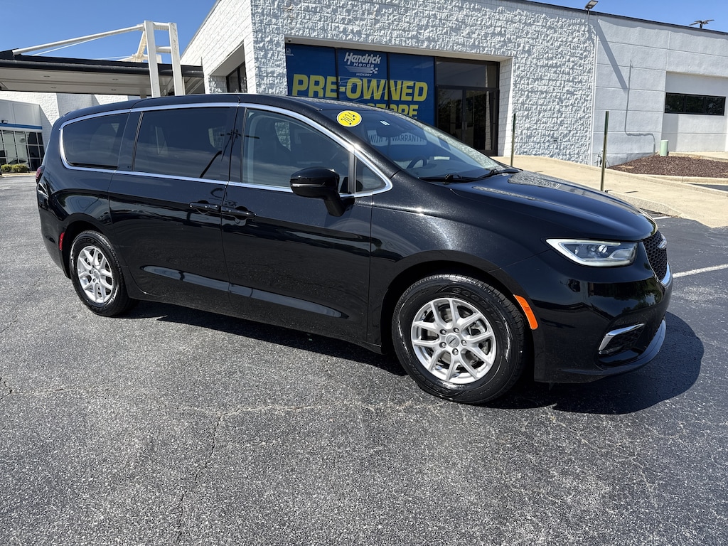 Used 2024 Chrysler Pacifica Touring L Minivan