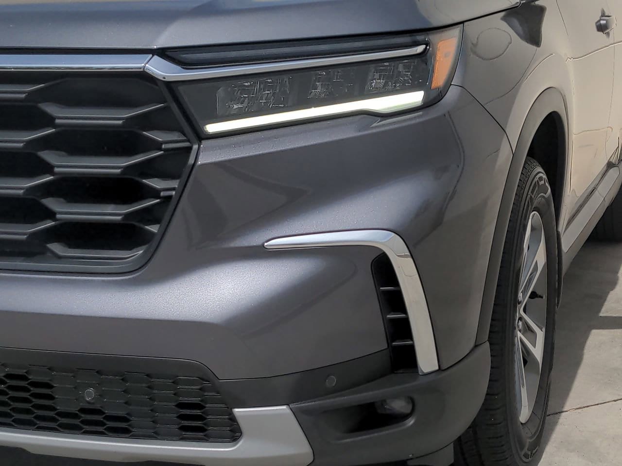 2024 Honda Pilot EX-L 8 Passenger photo 5