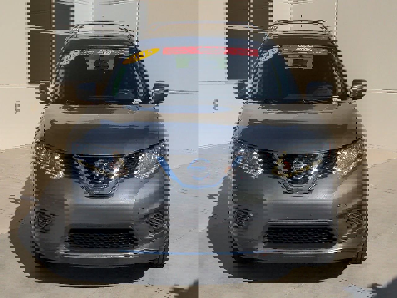 2015 Nissan Rogue SV photo 2