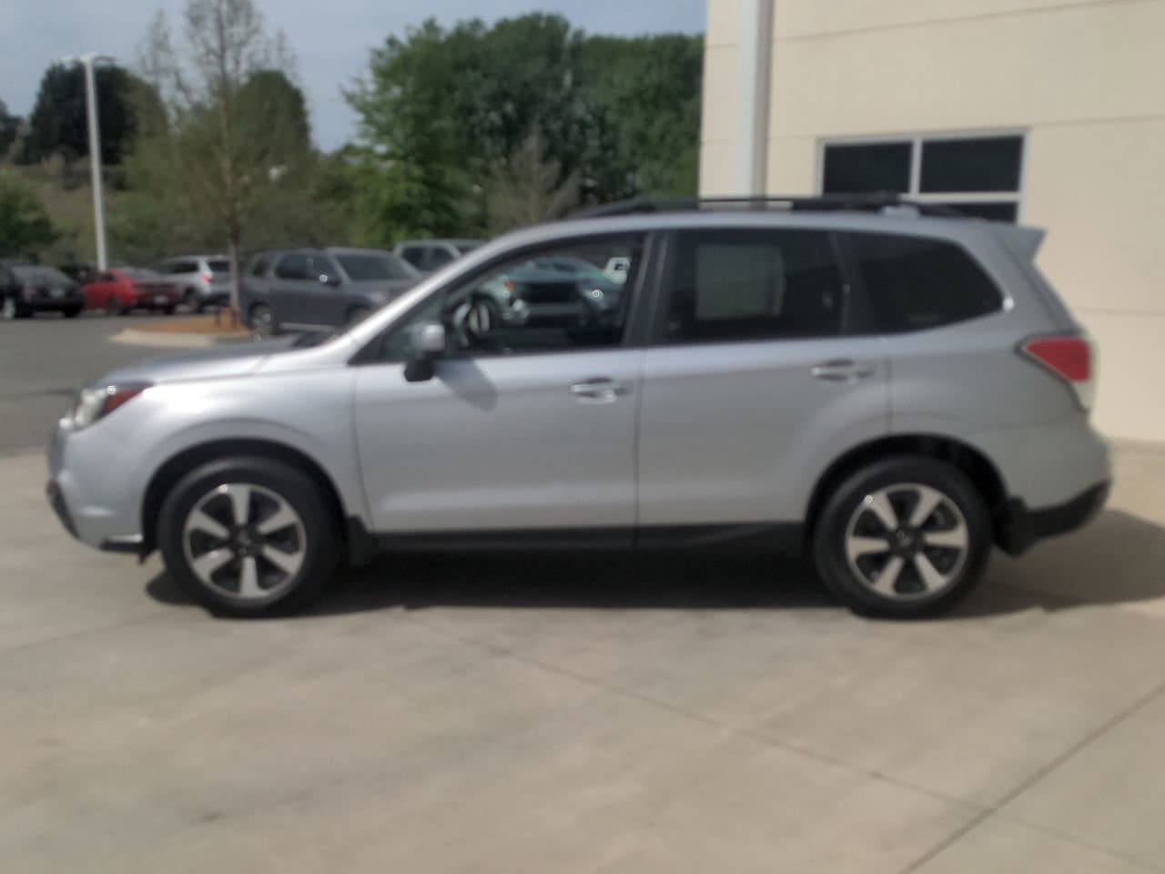 2017 Subaru Forester Premium photo 6