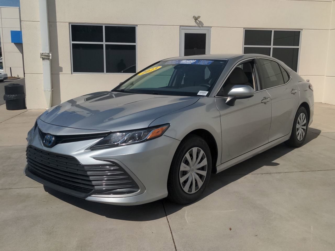 2023 Toyota Camry Hybrid LE photo 4
