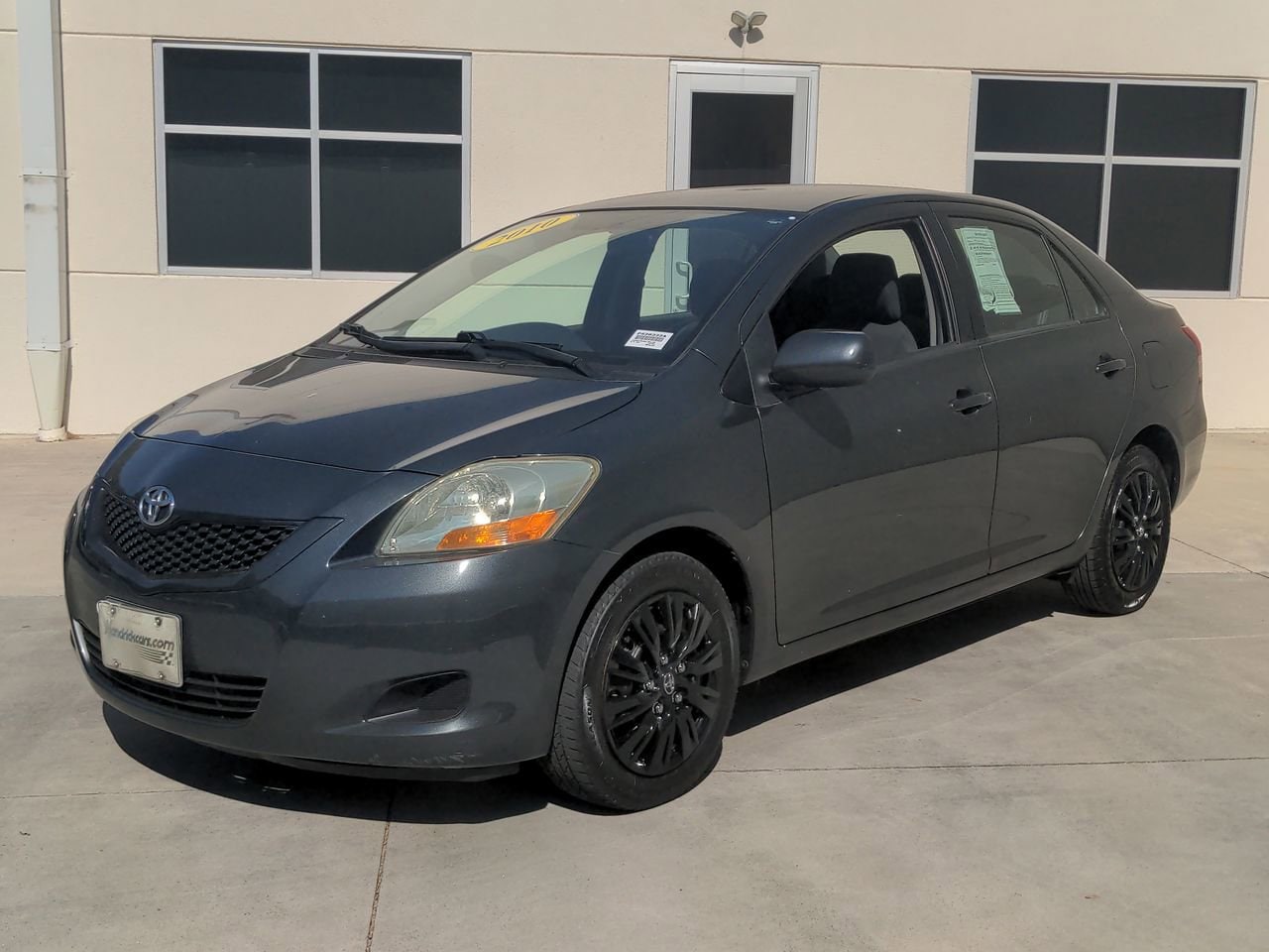 2010 Toyota Yaris photo 4