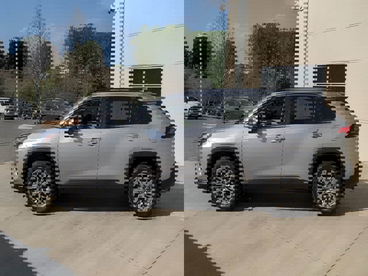 2024 Toyota RAV4 XLE Premium photo 5