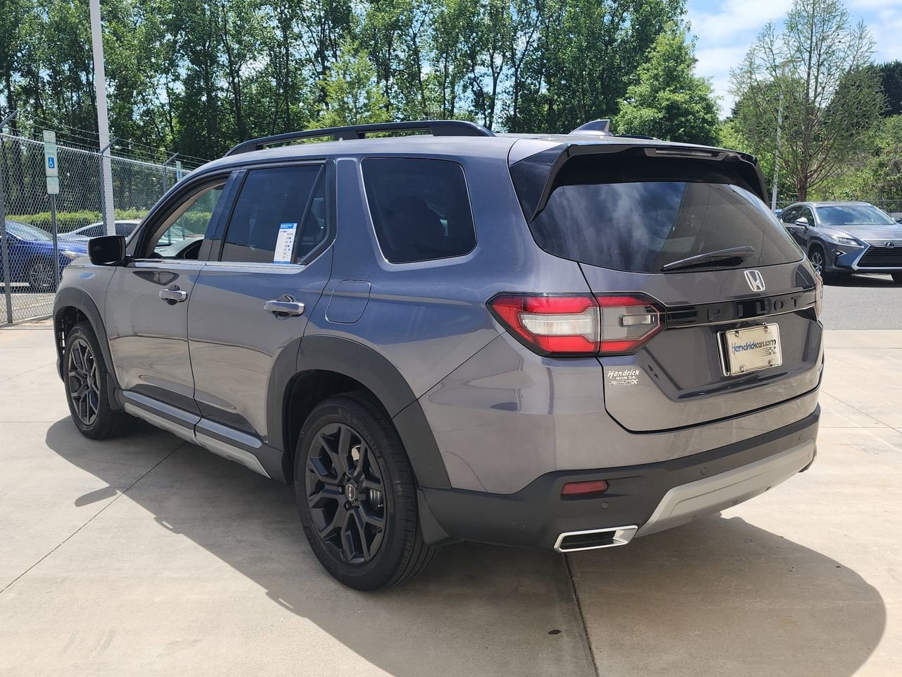 2025 Honda Pilot Touring+ photo 3