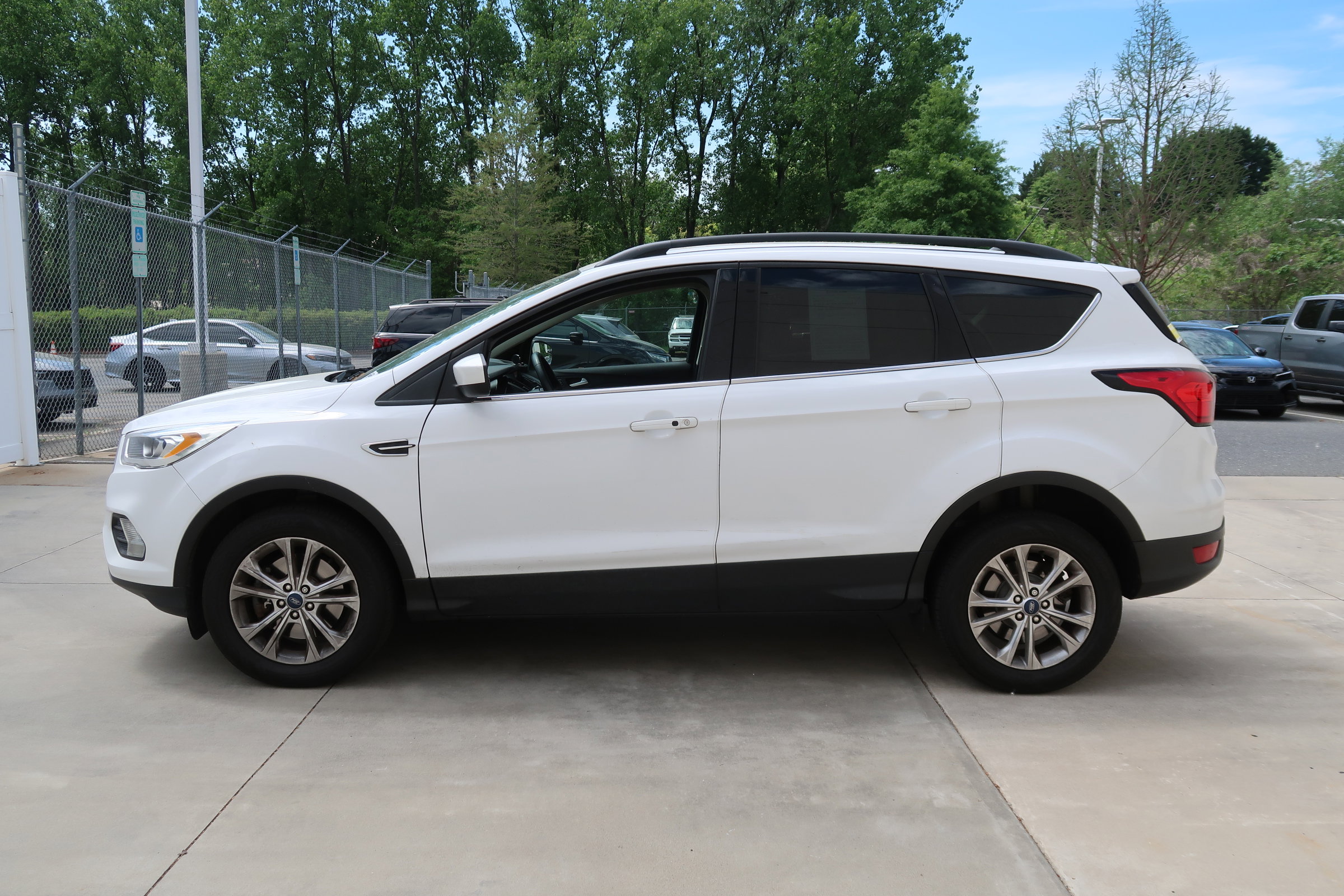 2019 Ford Escape SEL photo 3