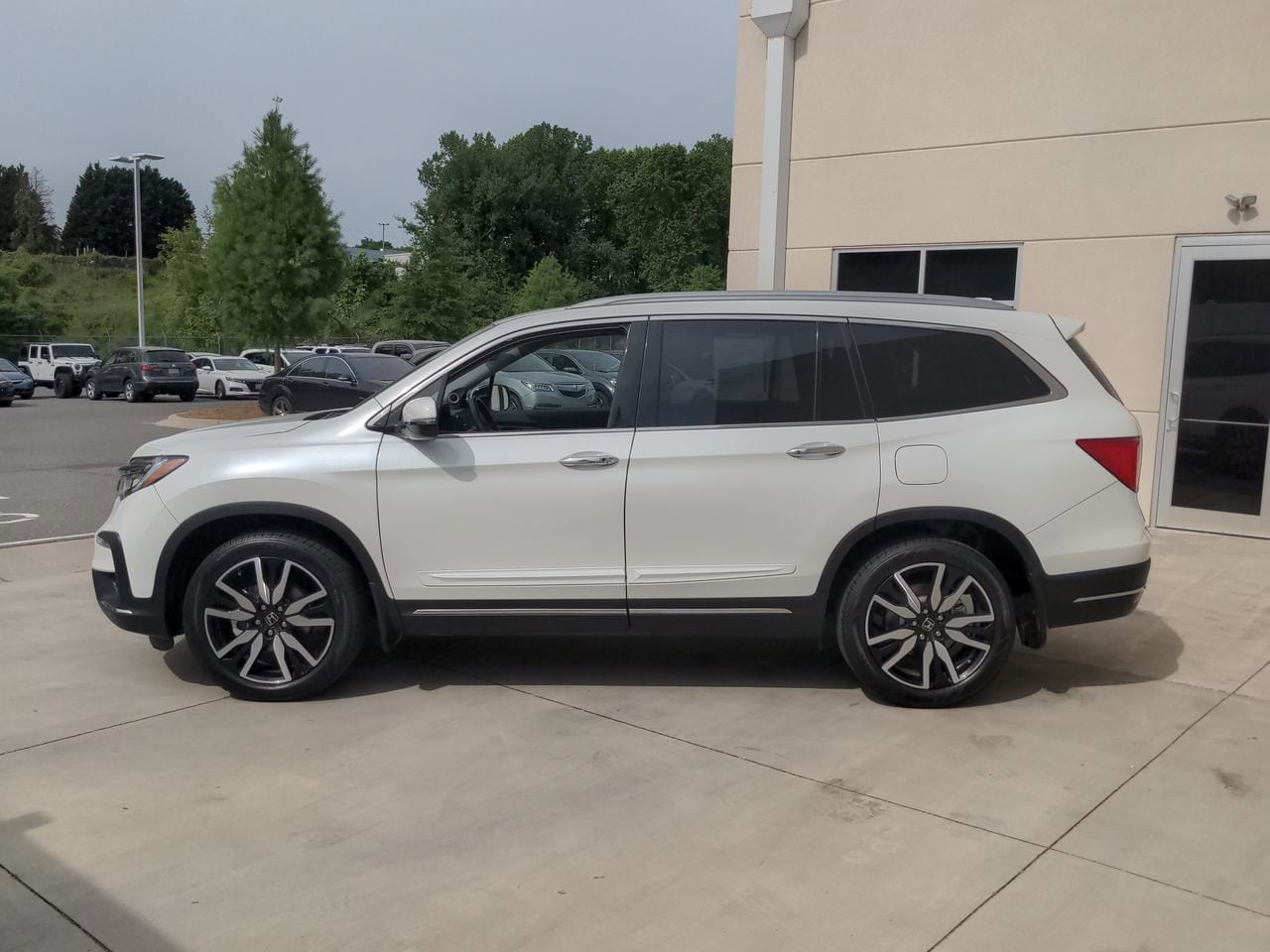 2021 Honda Pilot Touring 7-Passenger photo 6