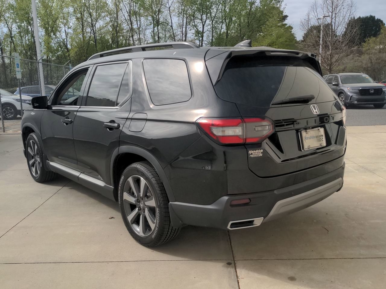 2025 Honda Pilot Touring photo 3