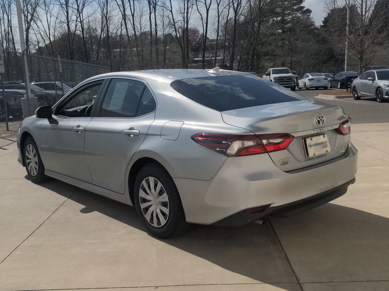 2023 Toyota Camry Hybrid LE photo 3