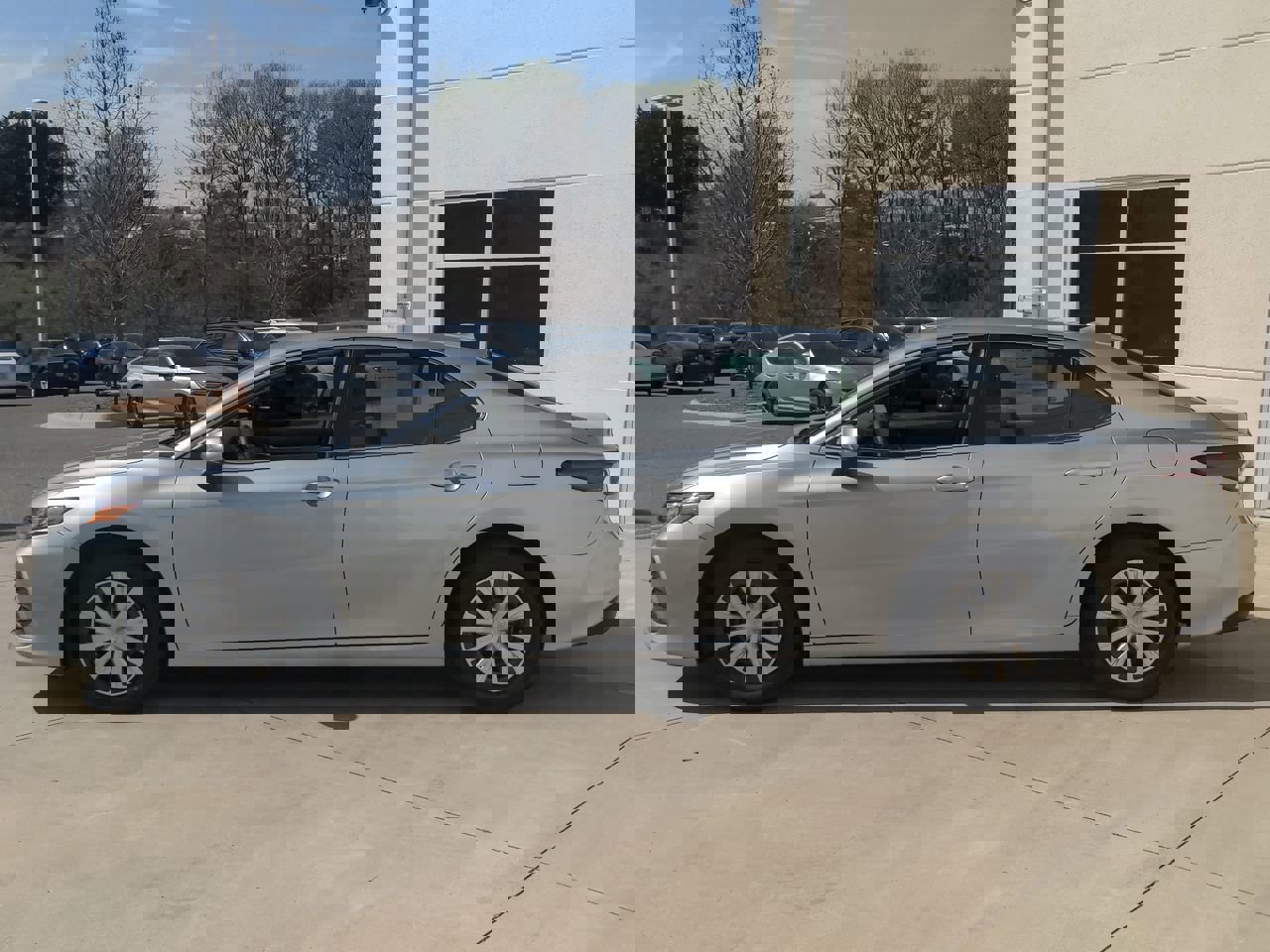 2023 Toyota Camry Hybrid LE photo 6