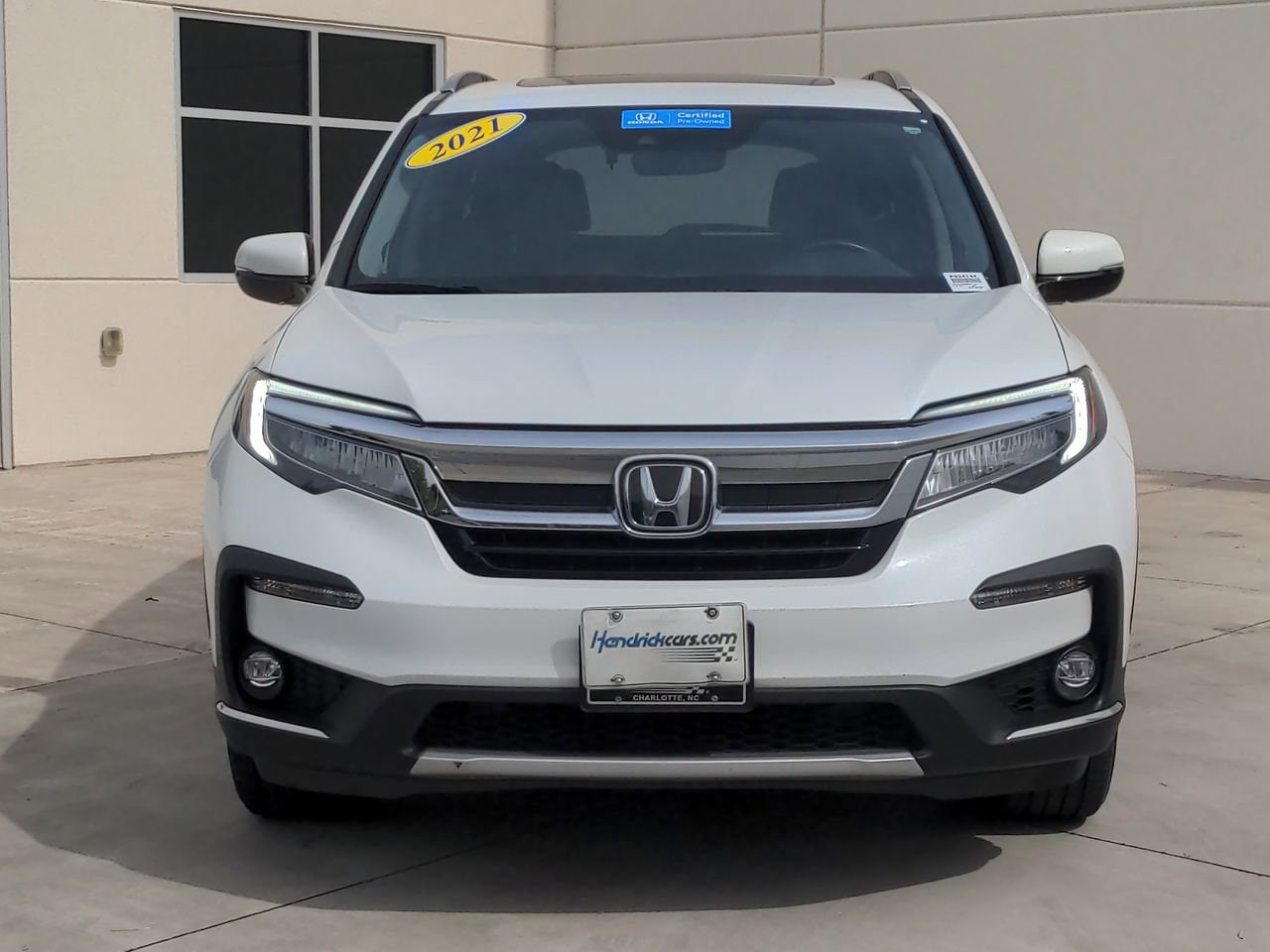2021 Honda Pilot Touring 7-Passenger photo 2