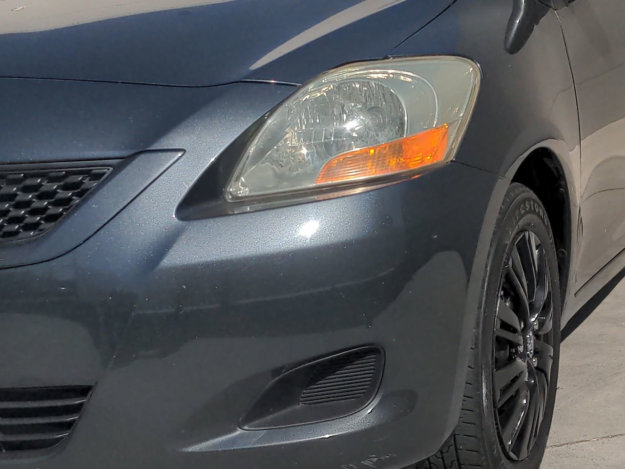 2010 Toyota Yaris photo 5