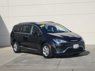 2017 Chrysler Pacifica Touring-L Plus Minivan