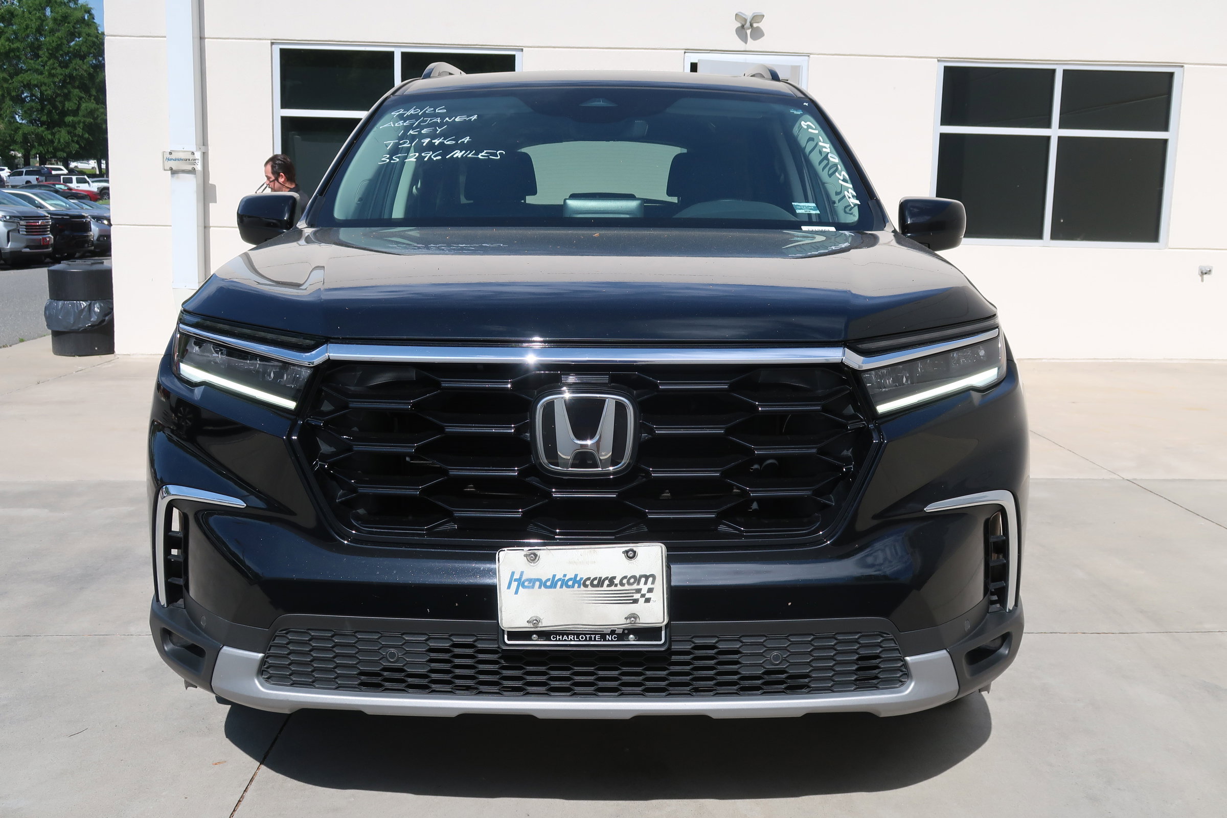 2025 Honda Pilot Touring photo 2