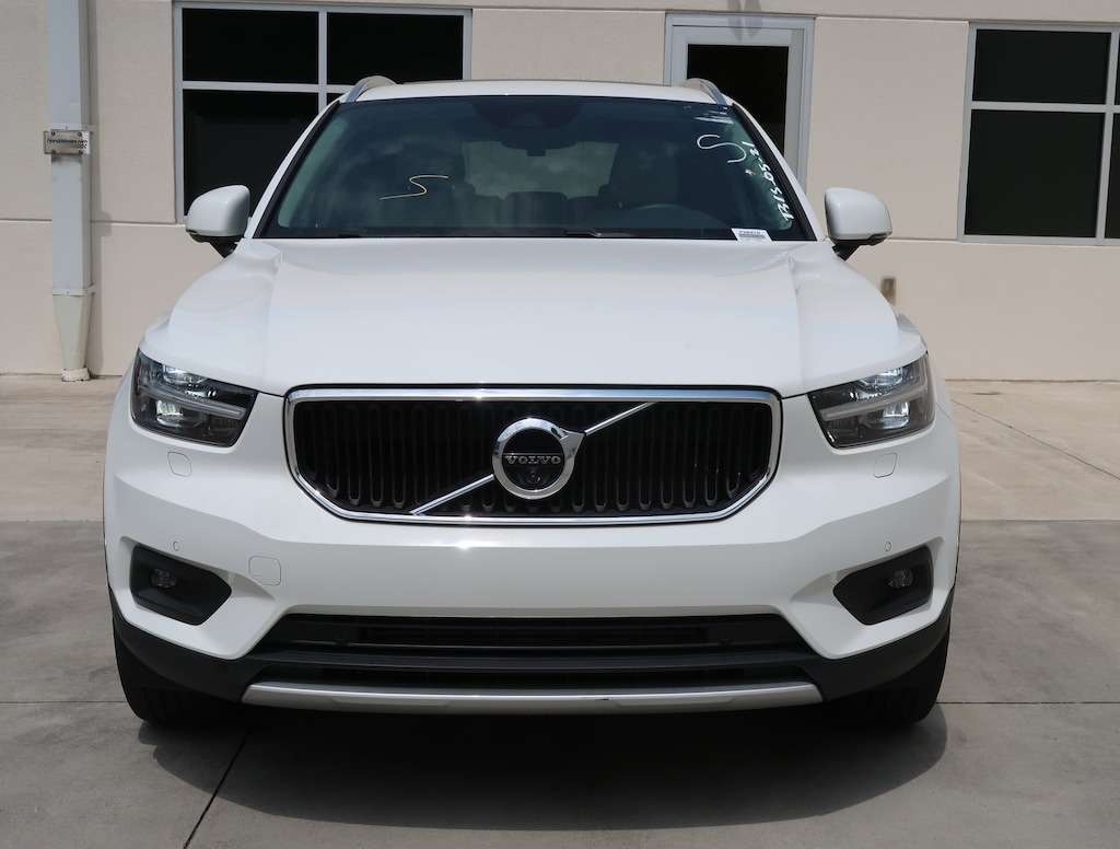 Used 2019 Volvo XC40 Momentum SUV